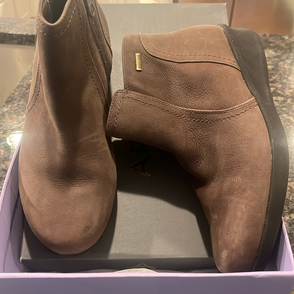 Women’s Aravon Fairlee Ankle Boot - Picture 1 of 6